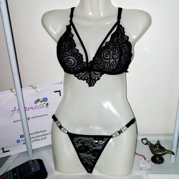 Hermoso y Sexy conjunto, Incluye Brasier estilo Bralette y Colaless Negros  con detalles de encaje y trasparencia